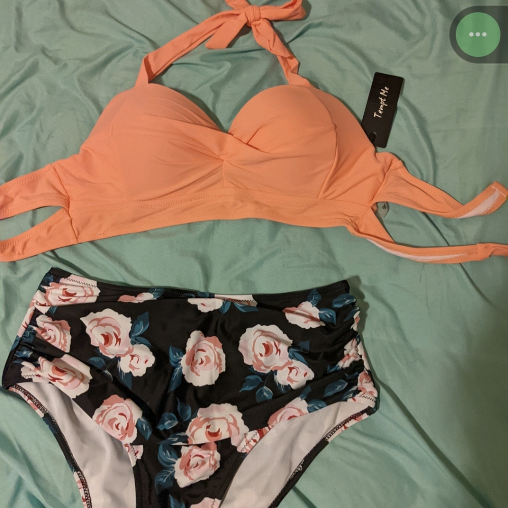 Bikini with high waist bottoms